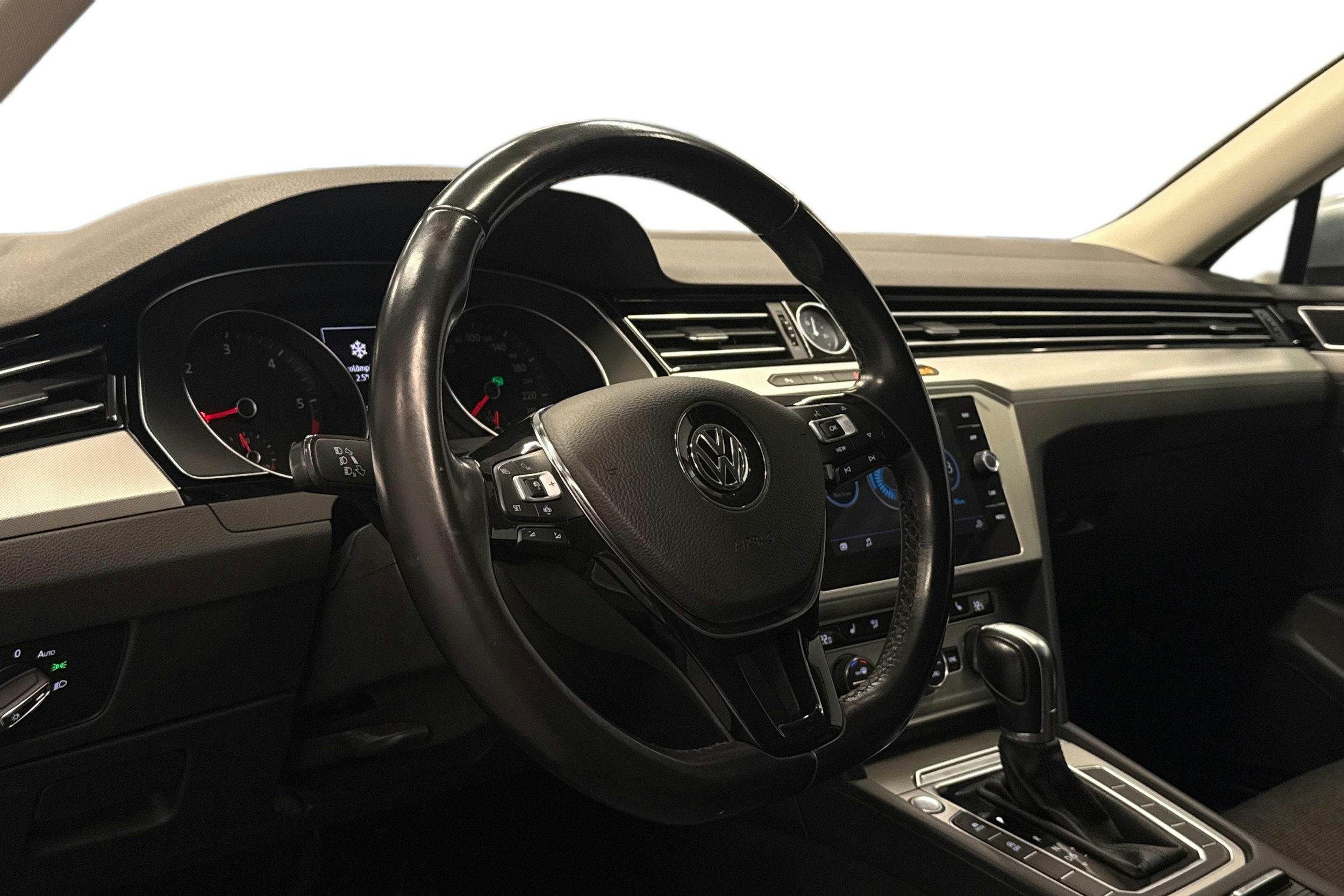 hopea Volkswagen Passat 2019 kuva 6.