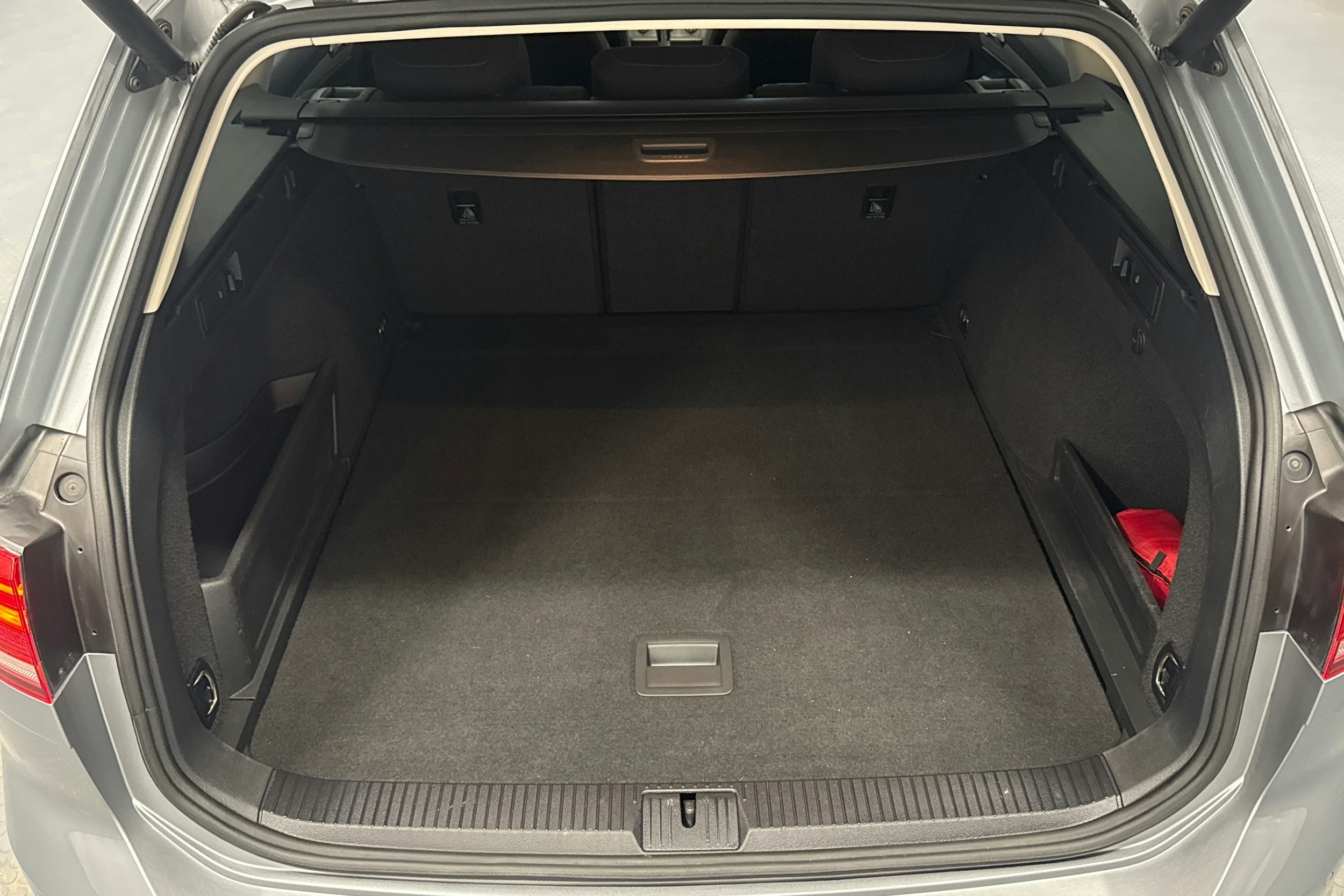 hopea Volkswagen Passat 2019 kuva 24.