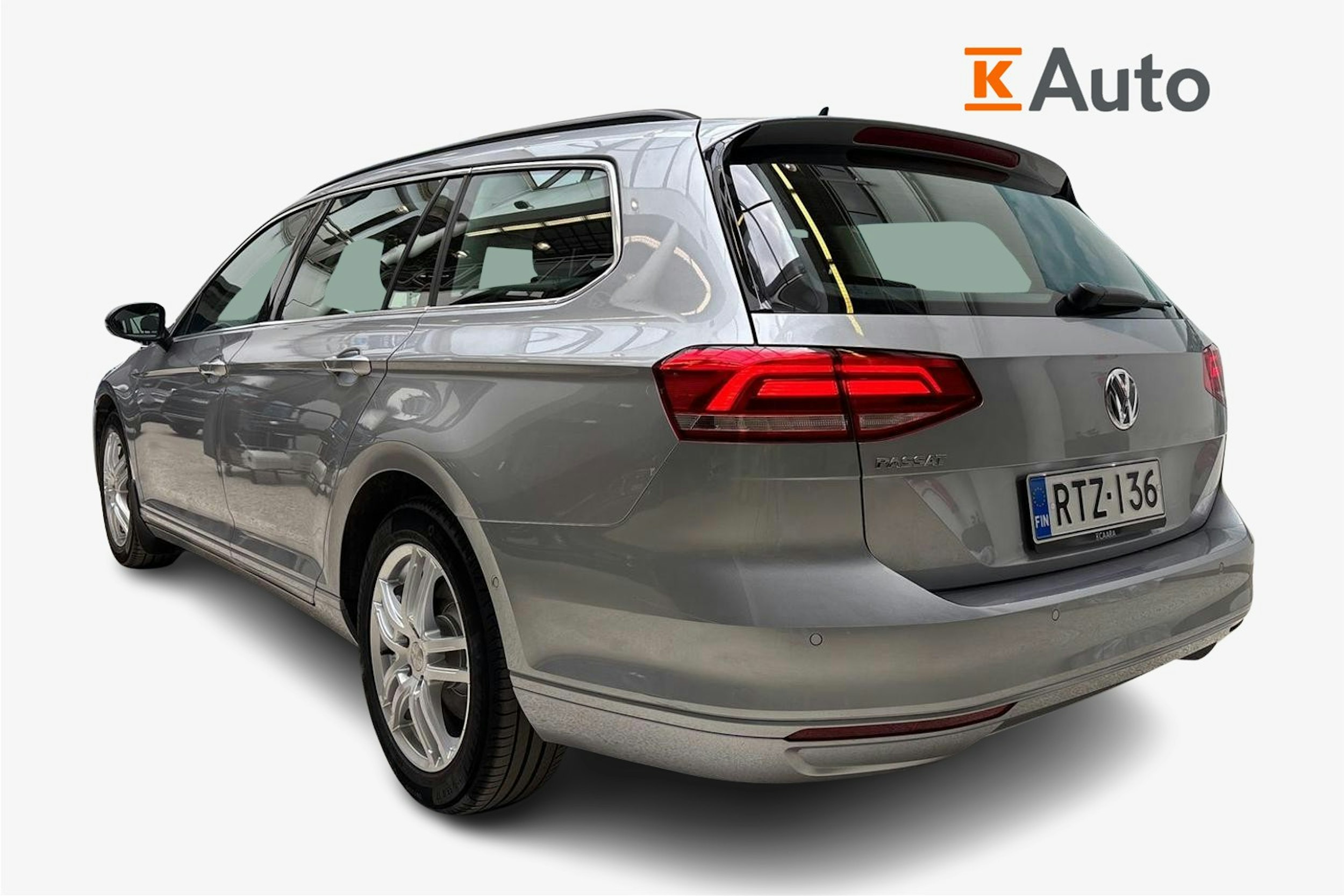 sininen Volkswagen Passat 2019 kuva 2.