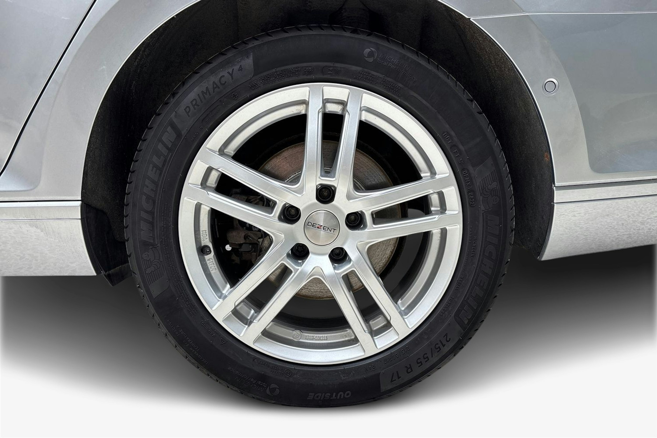 sininen Volkswagen Passat 2019 kuva 11.