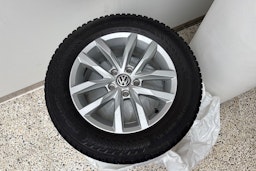 sininen Volkswagen Passat 2019 kuva 14.