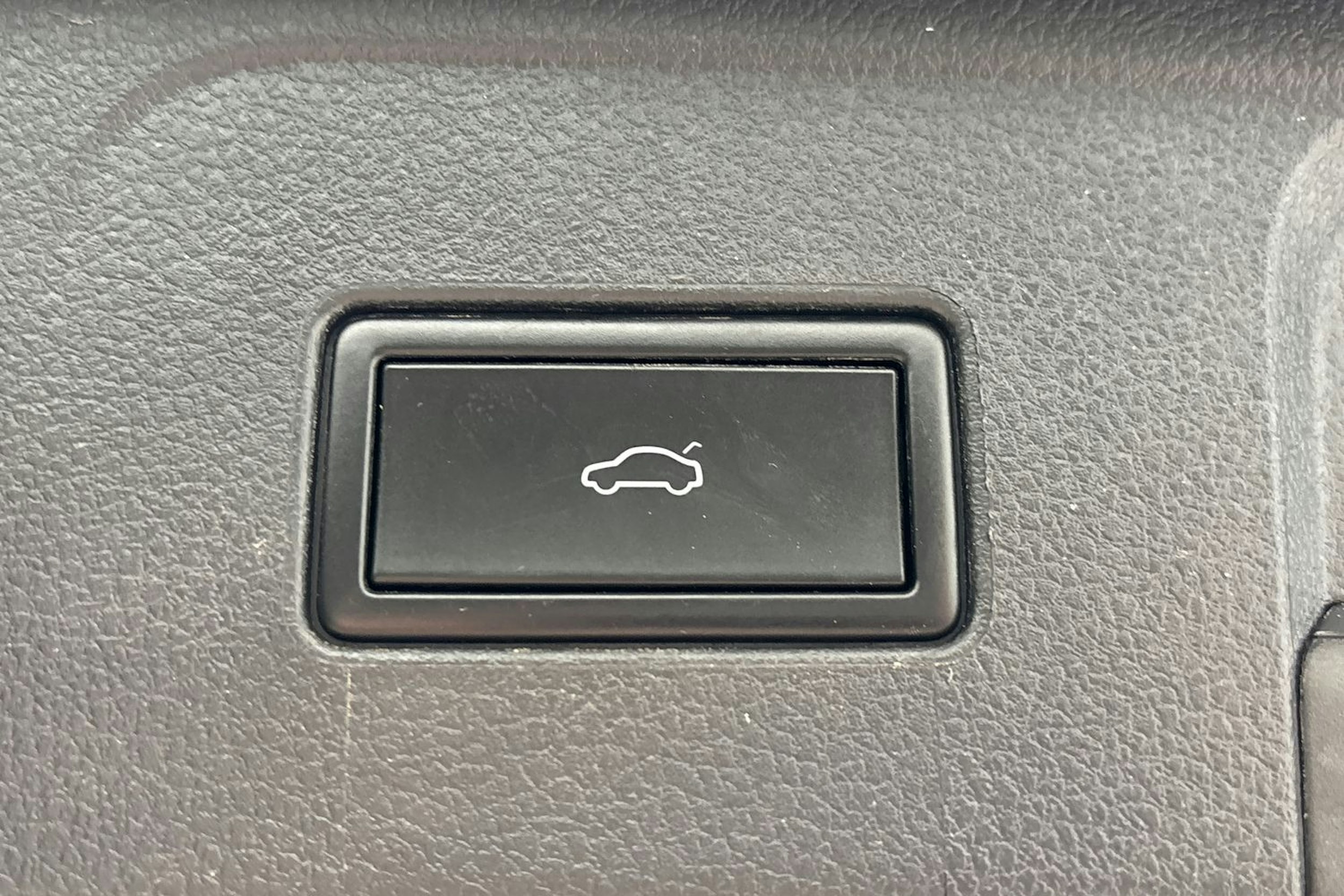 sininen Volkswagen Passat 2019 kuva 16.