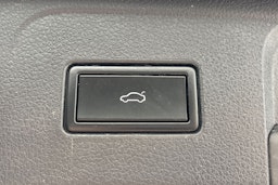 sininen Volkswagen Passat 2019 kuva 16.