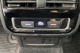 sininen Volkswagen Passat 2019 kuva 17.