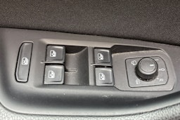 sininen Volkswagen Passat 2019 kuva 18.