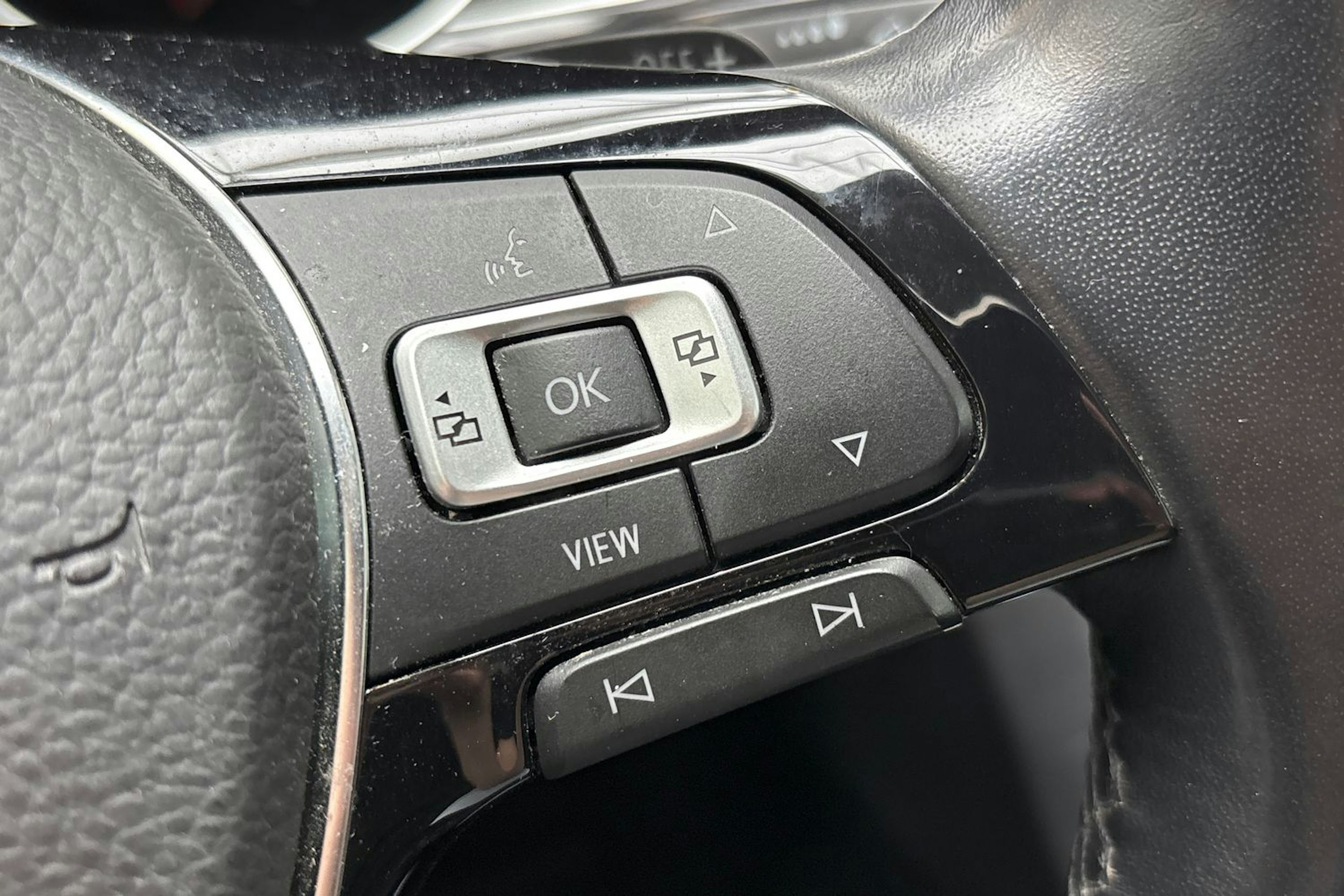 sininen Volkswagen Passat 2019 kuva 21.