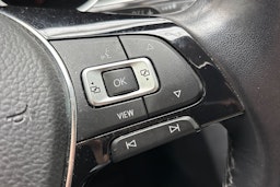 sininen Volkswagen Passat 2019 kuva 21.