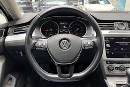 sininen Volkswagen Passat 2019 kuva 23.