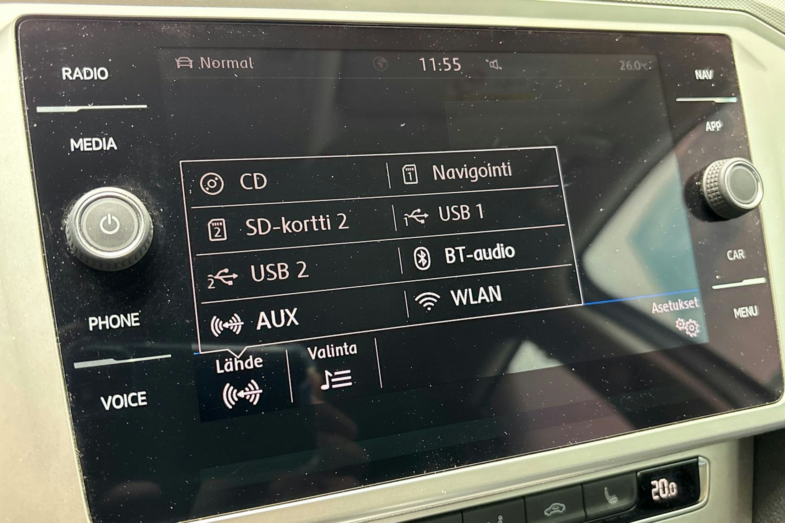 sininen Volkswagen Passat 2019 kuva 25.