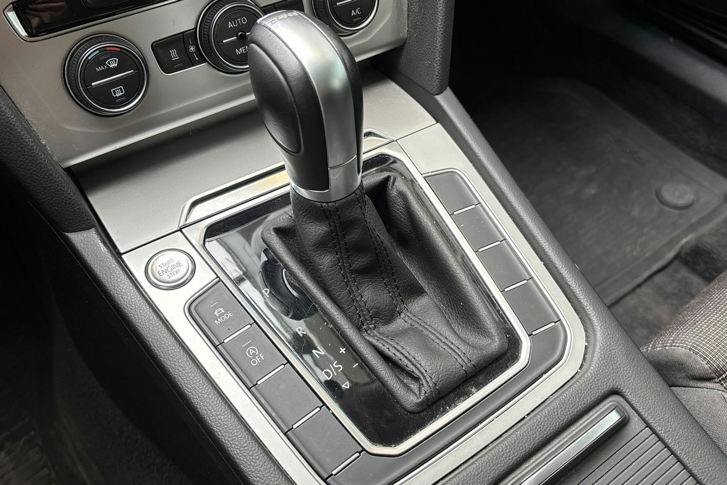 sininen Volkswagen Passat 2019 kuva 29.