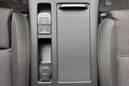 sininen Volkswagen Passat 2019 kuva 30.