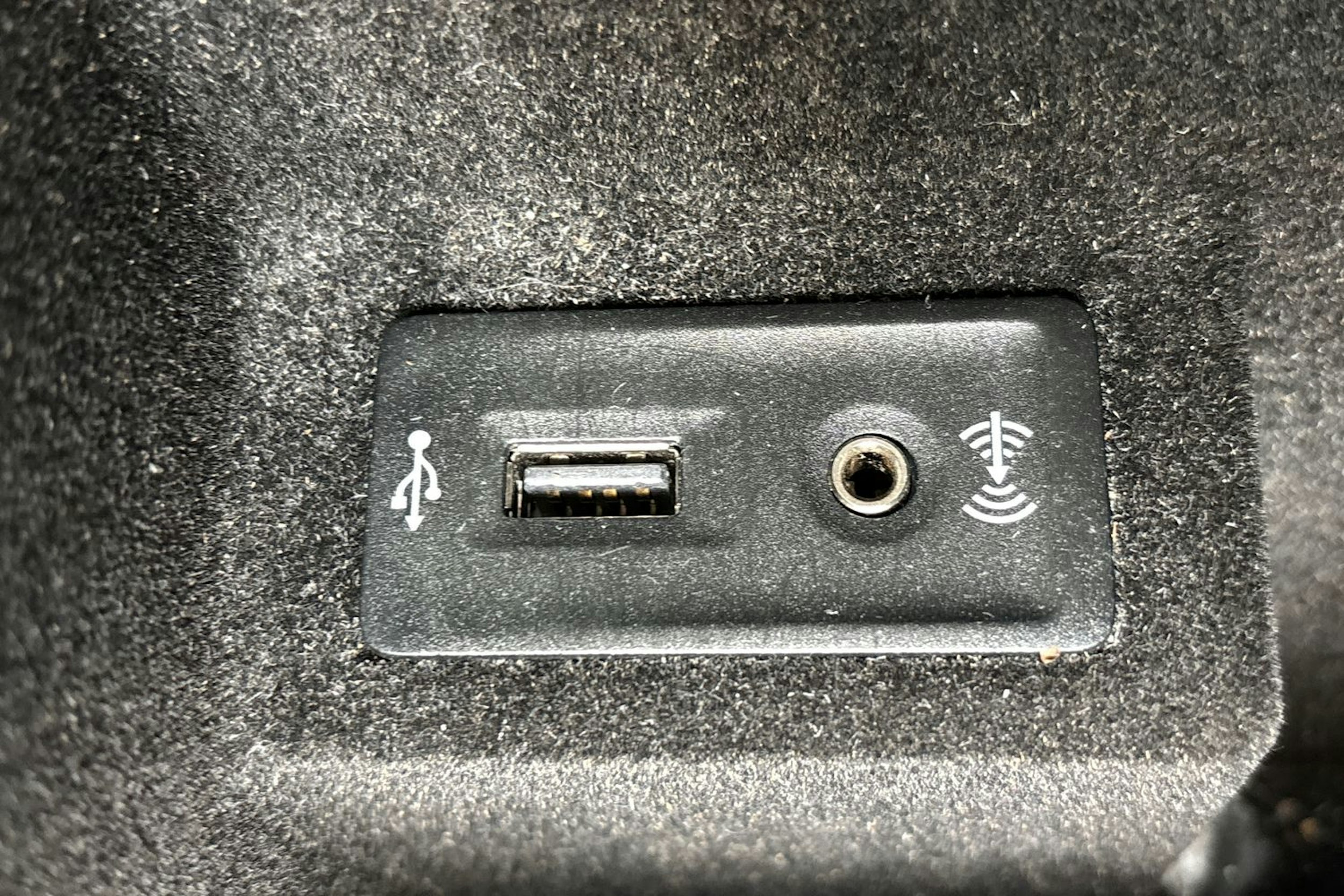 sininen Volkswagen Passat 2019 kuva 31.