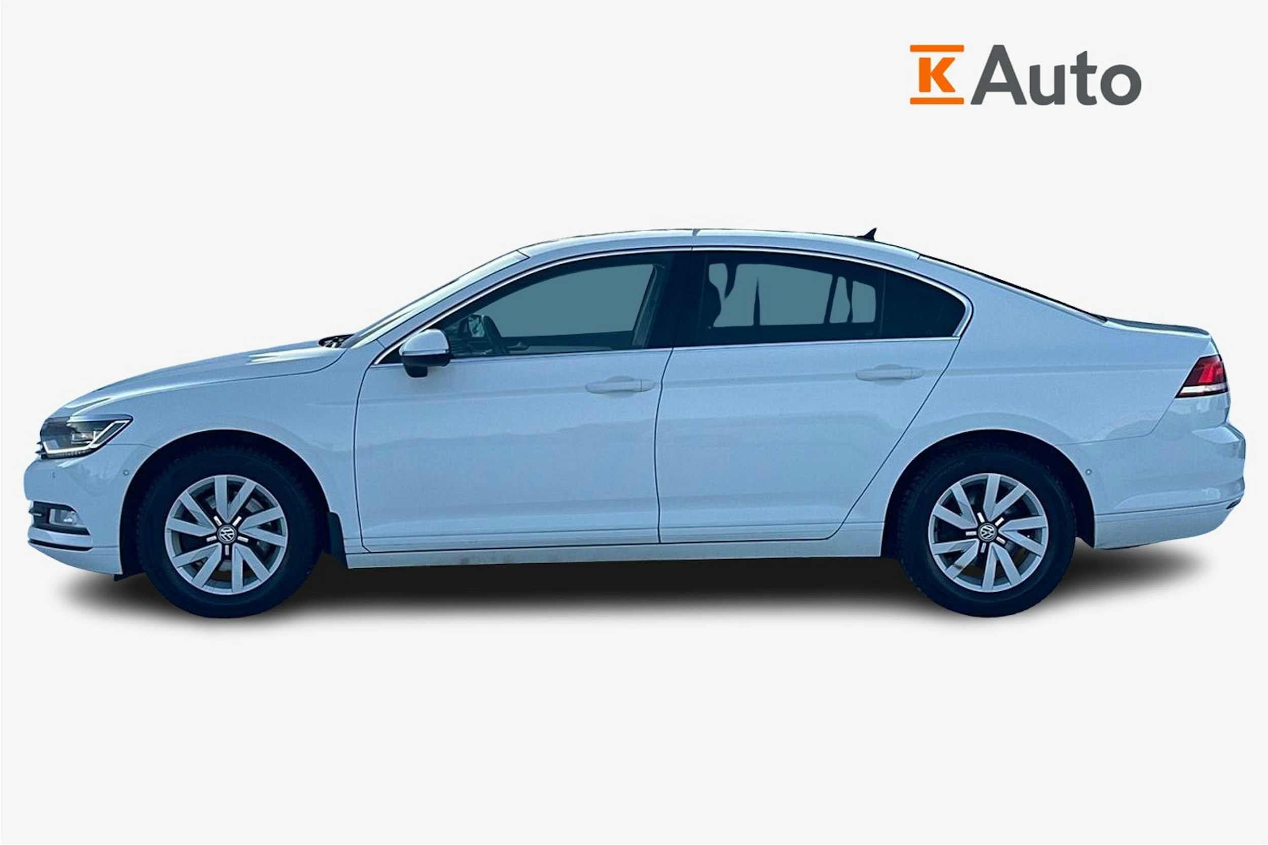 valkoinen Volkswagen Passat 2019 kuva 6.