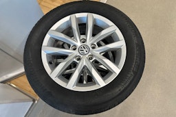 valkoinen Volkswagen Passat 2019 kuva 13.