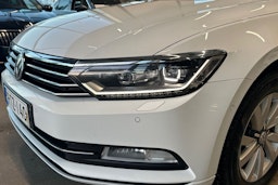 valkoinen Volkswagen Passat 2019 kuva 15.
