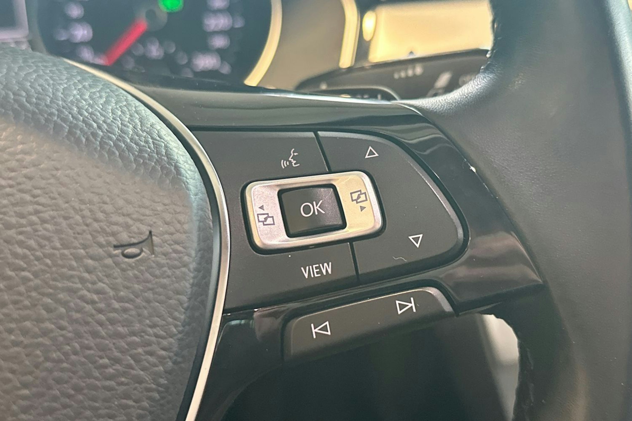 valkoinen Volkswagen Passat 2019 kuva 25.