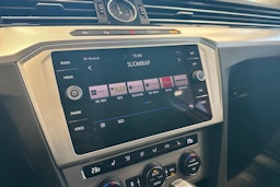 valkoinen Volkswagen Passat 2019 kuva 28.