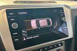 valkoinen Volkswagen Passat 2019 kuva 33.