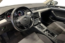 valkoinen Volkswagen Passat 2019 kuva 7.