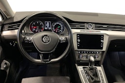 valkoinen Volkswagen Passat 2019 kuva 9.