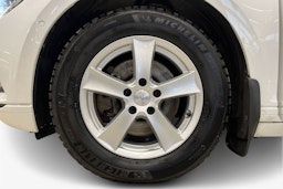 valkoinen Volkswagen Passat 2019 kuva 11.