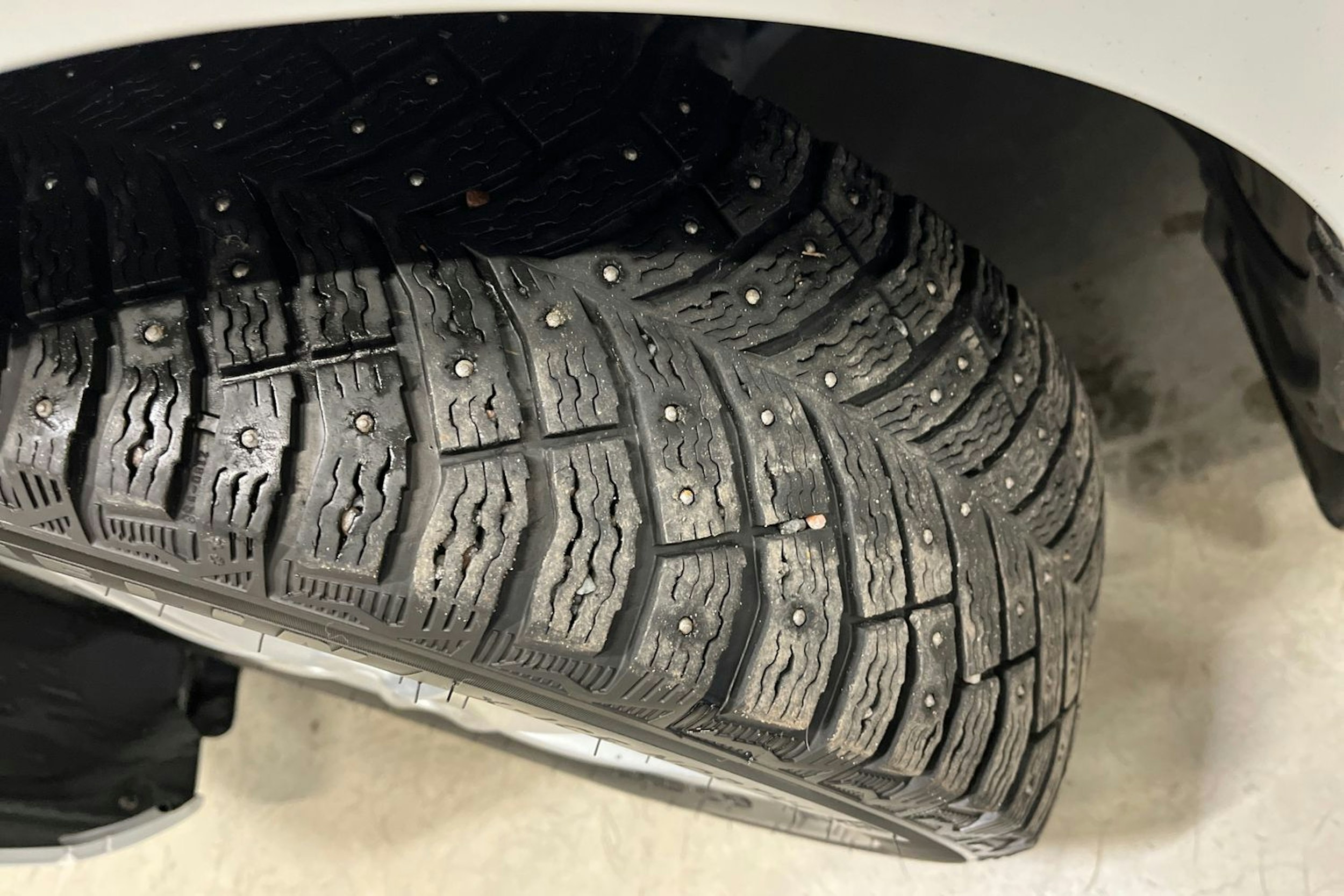 valkoinen Volkswagen Passat 2019 kuva 13.