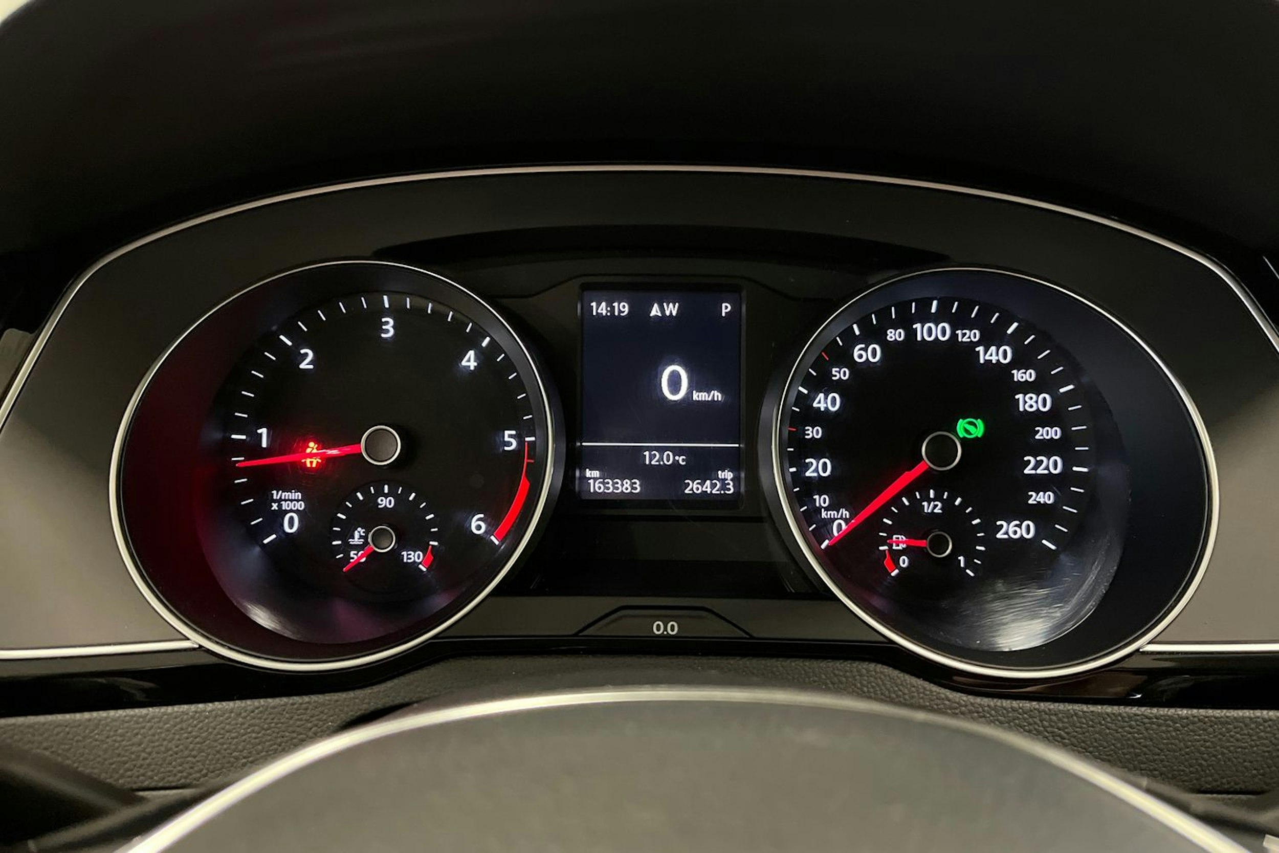 valkoinen Volkswagen Passat 2019 kuva 17.