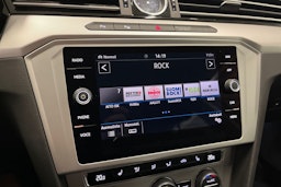 valkoinen Volkswagen Passat 2019 kuva 18.