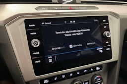 valkoinen Volkswagen Passat 2019 kuva 19.