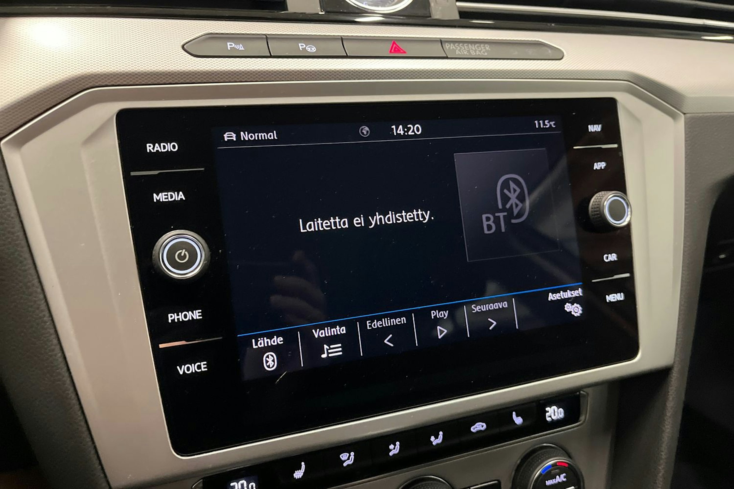 valkoinen Volkswagen Passat 2019 kuva 21.