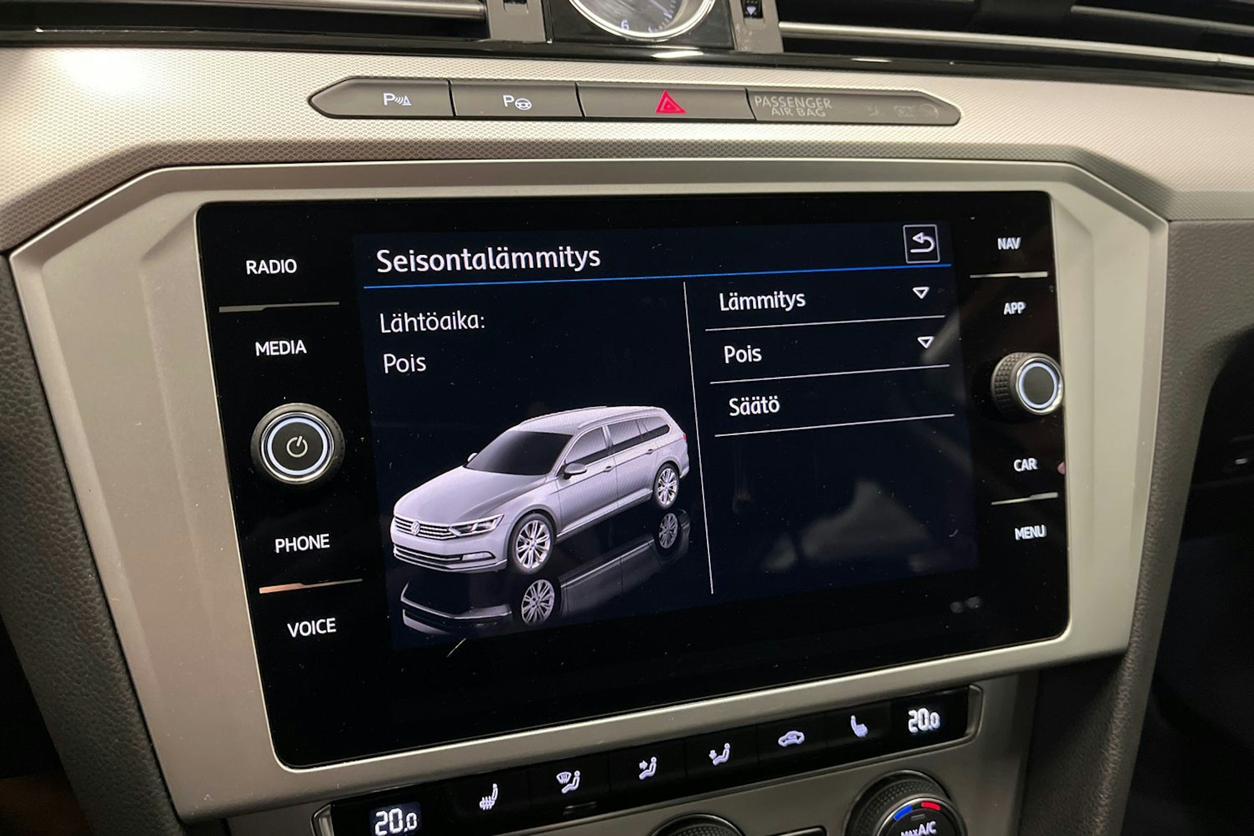 valkoinen Volkswagen Passat 2019 kuva 26.