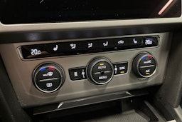 valkoinen Volkswagen Passat 2019 kuva 27.