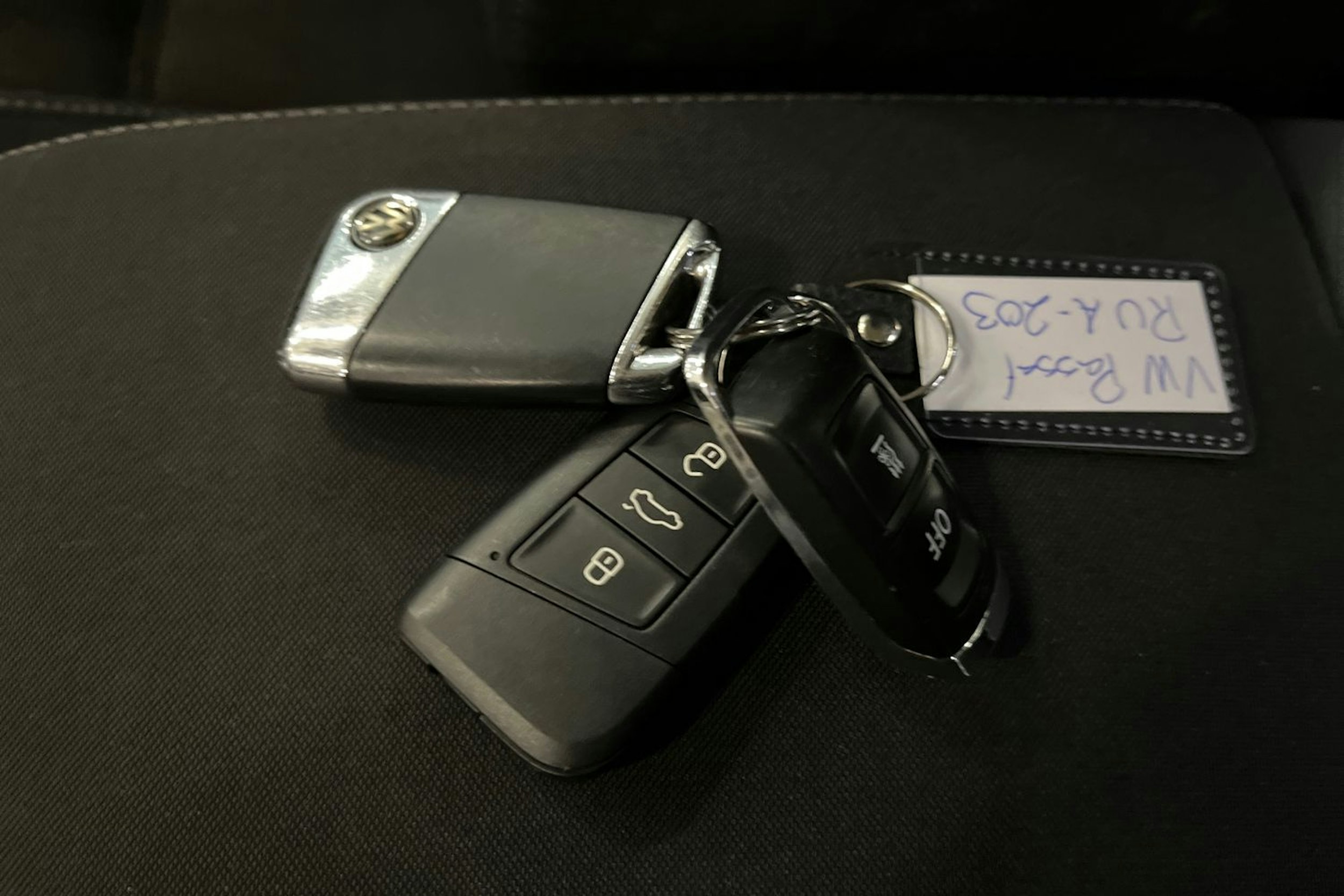 valkoinen Volkswagen Passat 2019 kuva 29.