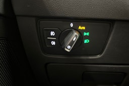 valkoinen Volkswagen Passat 2019 kuva 32.