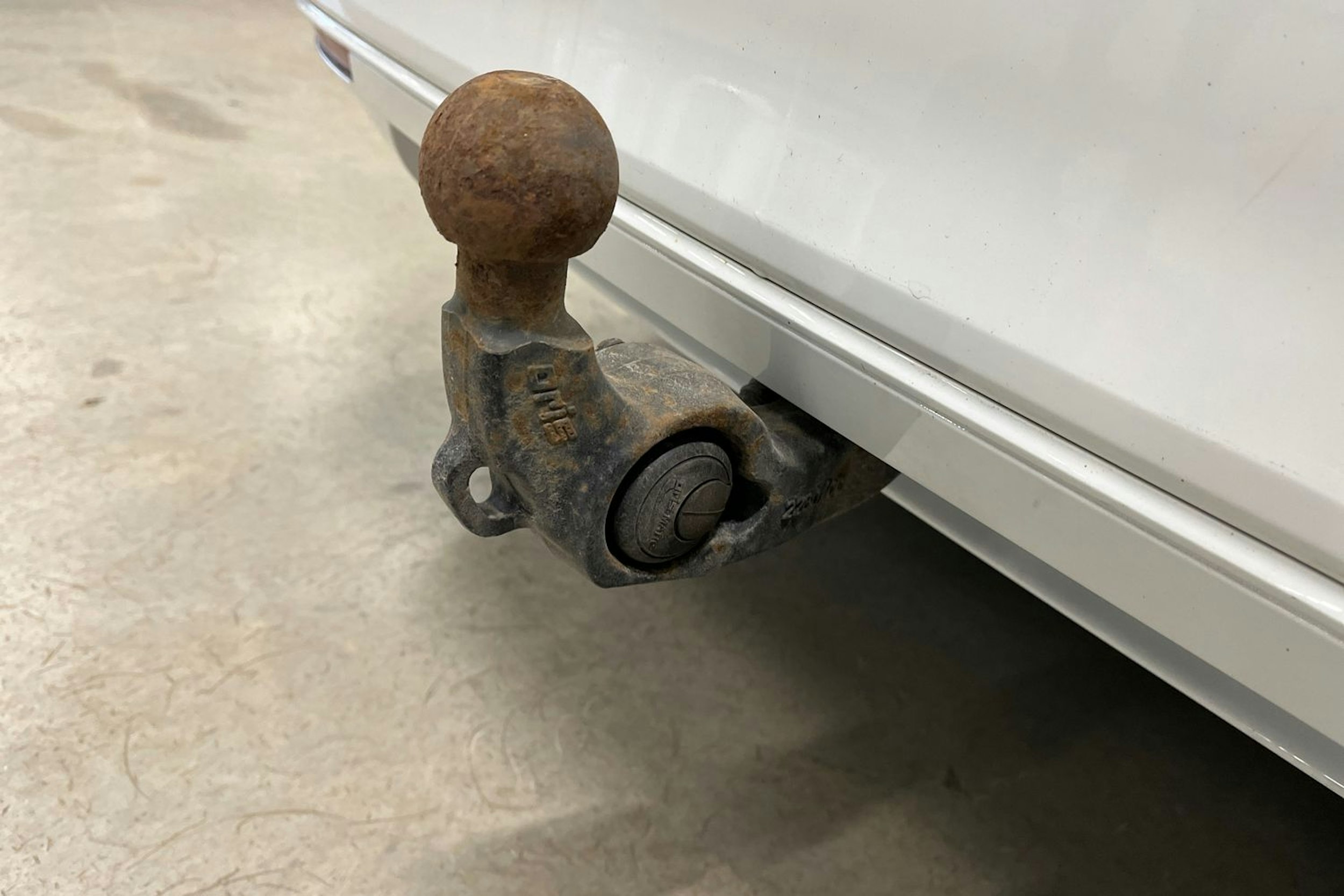 valkoinen Volkswagen Passat 2019 kuva 37.