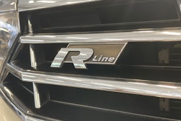 Valkoinen Volkswagen PASSAT 2019 kuva 28.