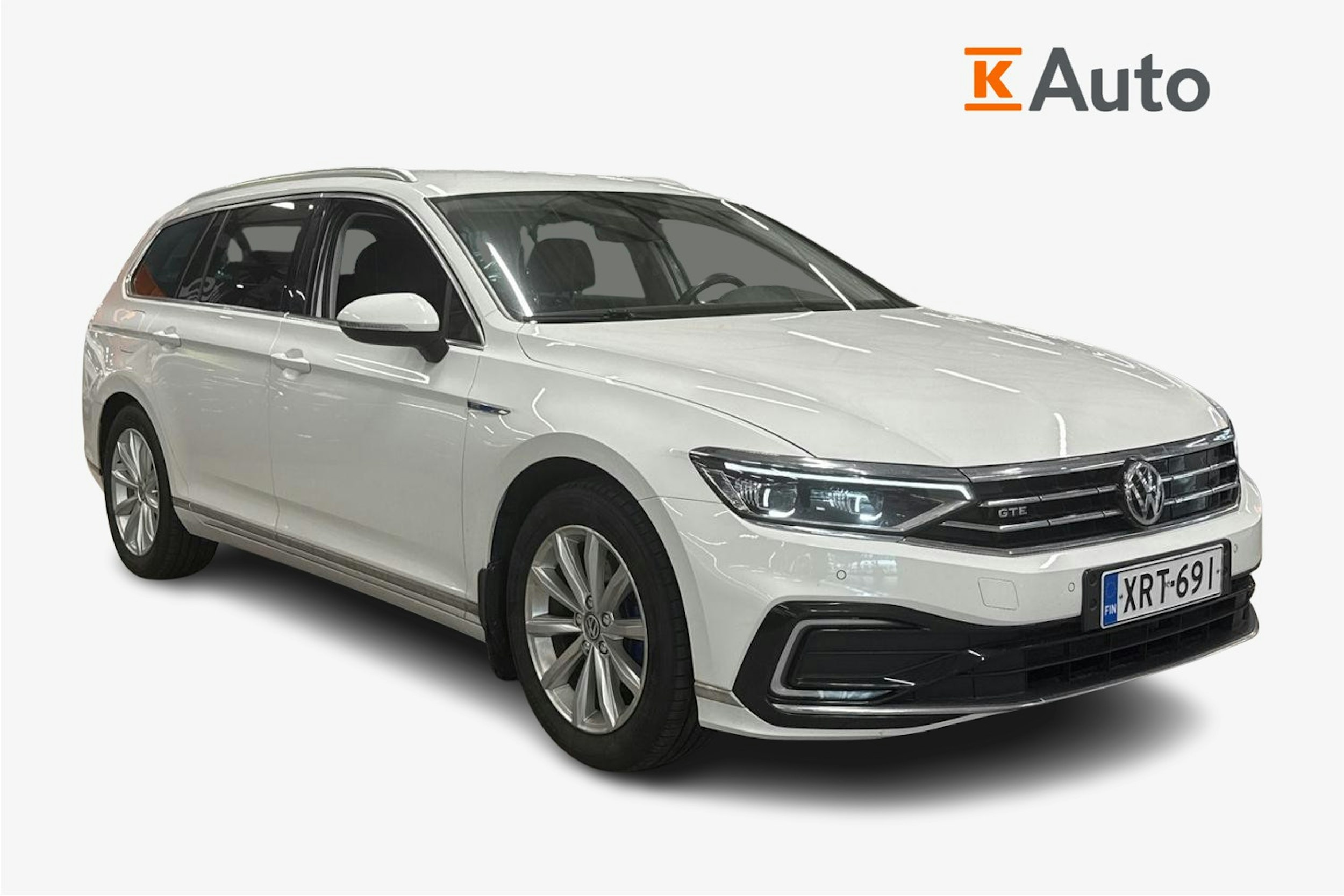 valkoinen Volkswagen Passat 2019 kuva 1.