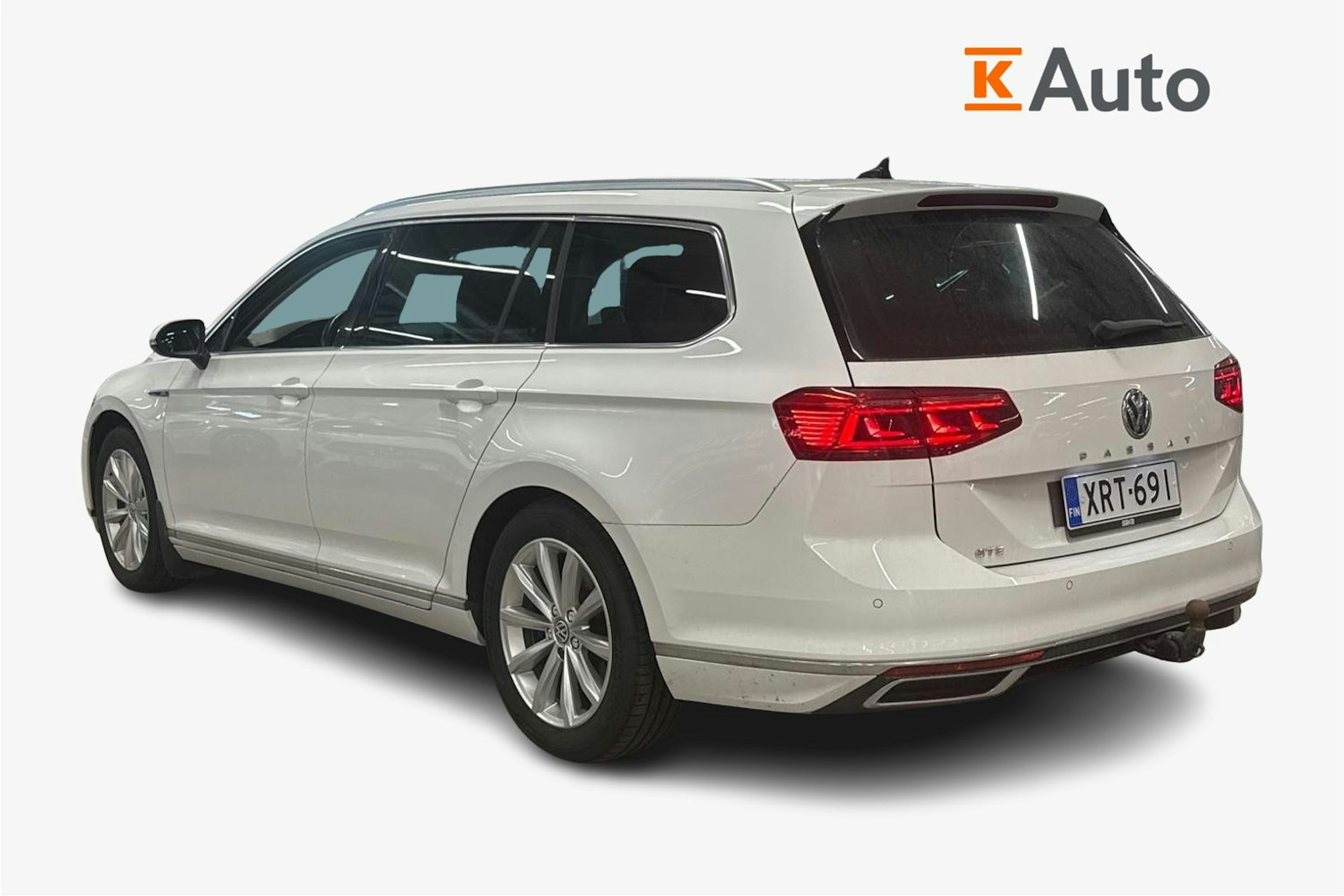valkoinen Volkswagen Passat 2019 kuva 2.