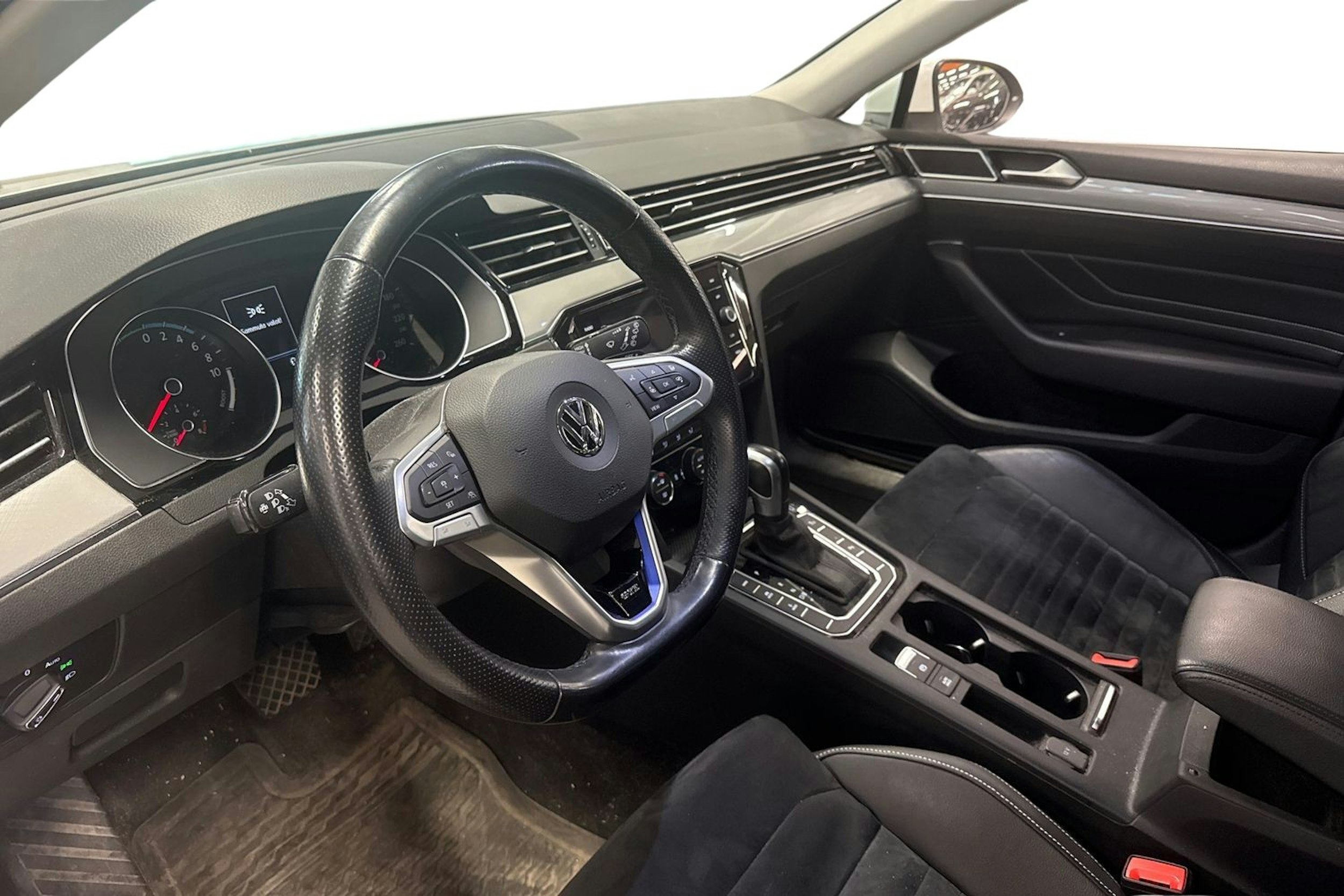 valkoinen Volkswagen Passat 2019 kuva 3.