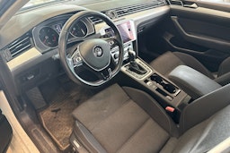Valkoinen Volkswagen PASSAT 2019 kuva 3.