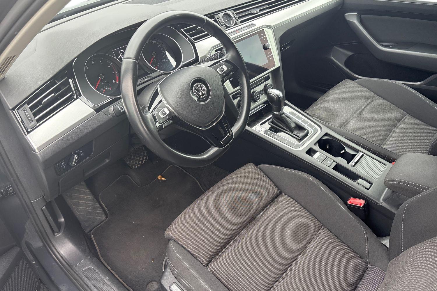 Volkswagen Passat 2019, bild 3/3