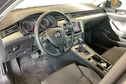 harmaa Volkswagen Passat 2019 kuva 7.