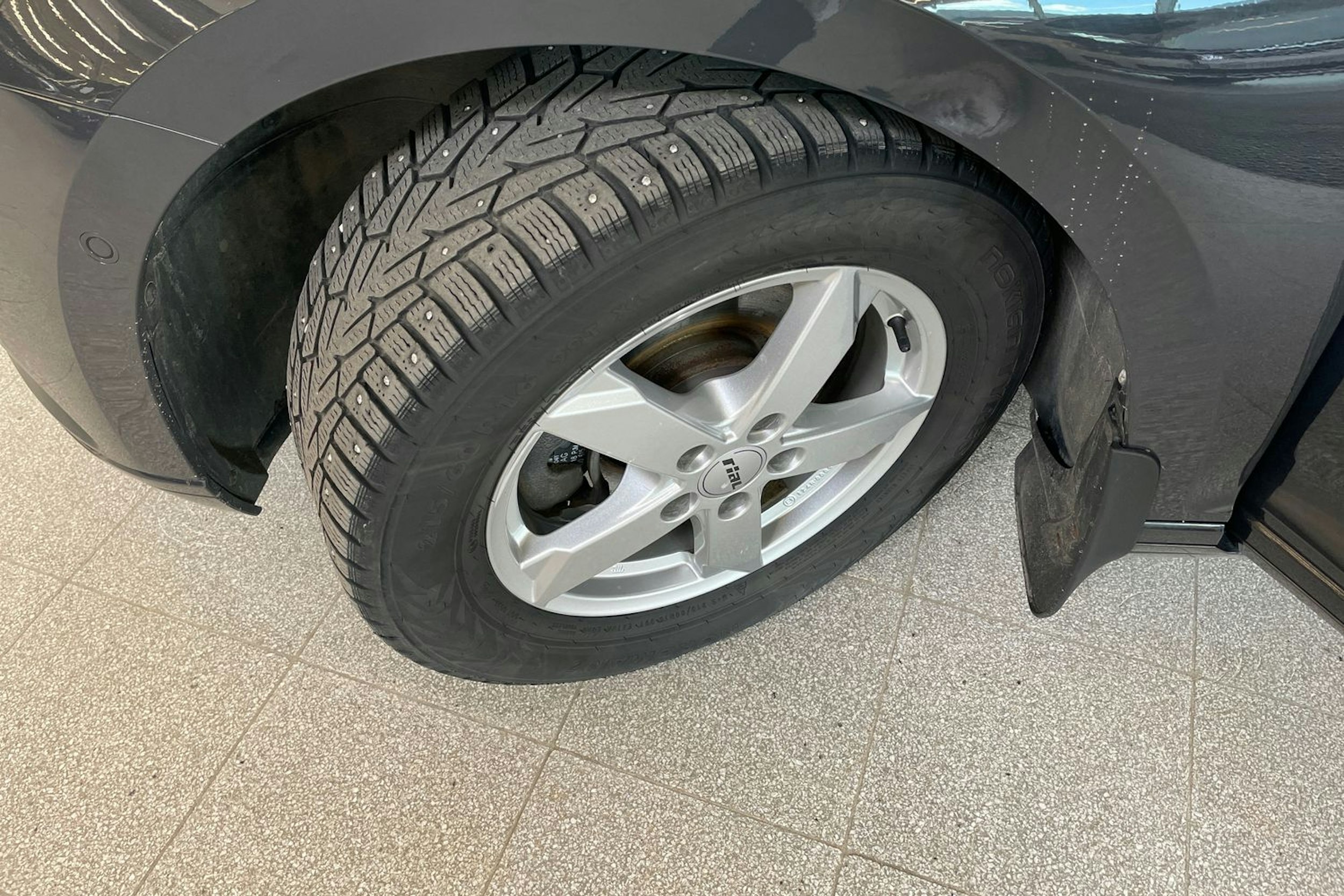 harmaa Volkswagen Passat 2019 kuva 13.