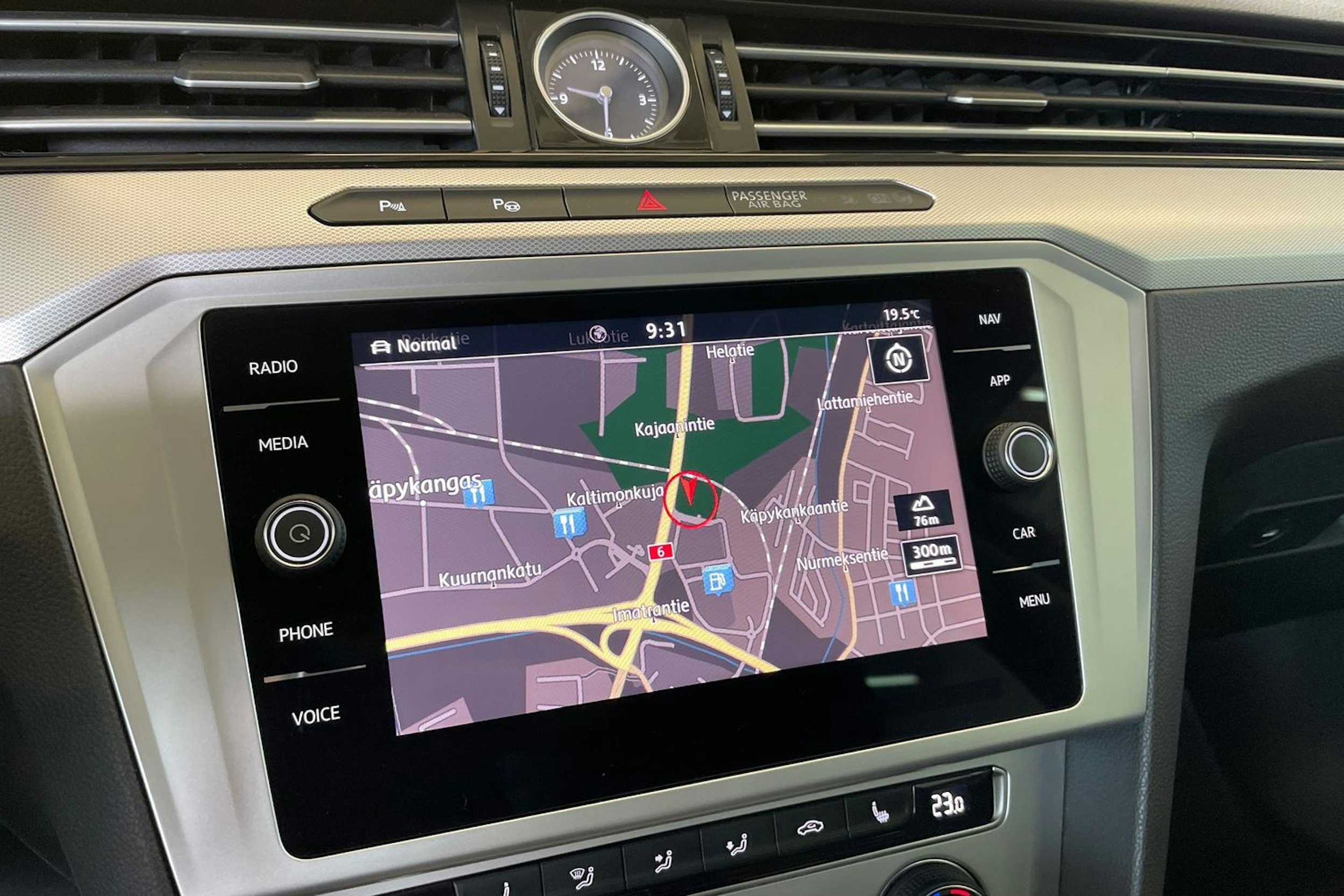harmaa Volkswagen Passat 2019 kuva 15.