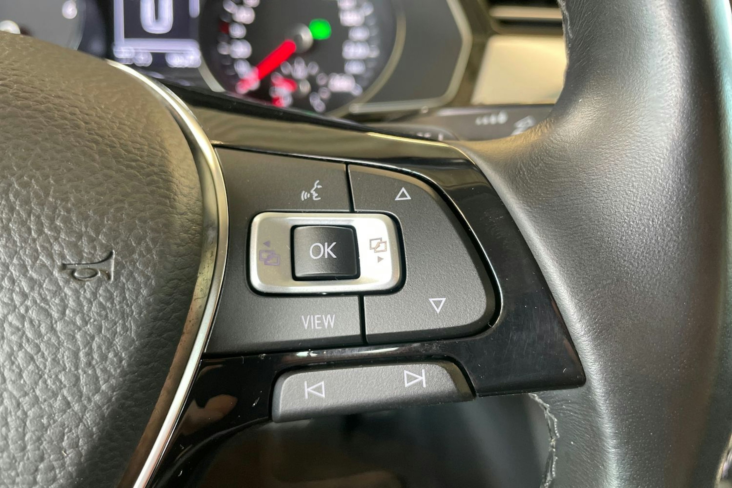 harmaa Volkswagen Passat 2019 kuva 19.