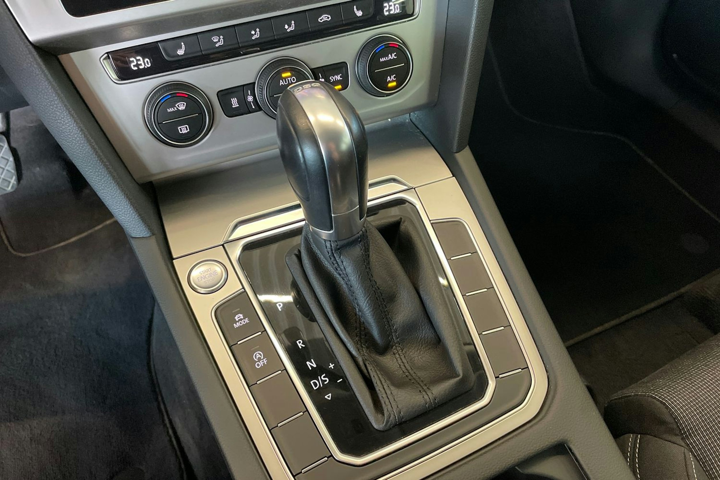 harmaa Volkswagen Passat 2019 kuva 20.