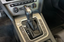 harmaa Volkswagen Passat 2019 kuva 20.