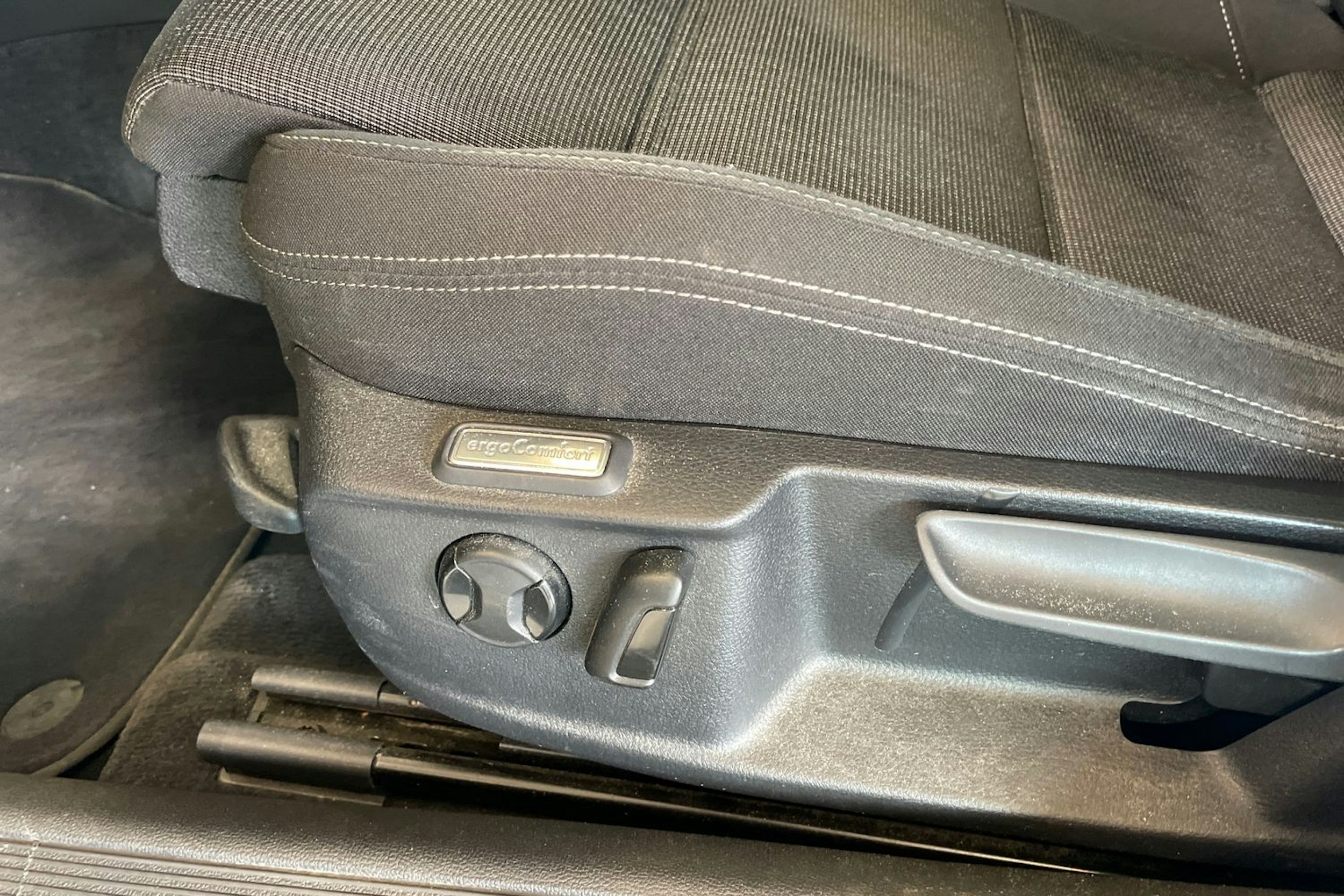 harmaa Volkswagen Passat 2019 kuva 23.