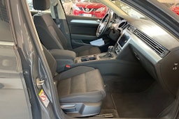 harmaa Volkswagen Passat 2019 kuva 24.