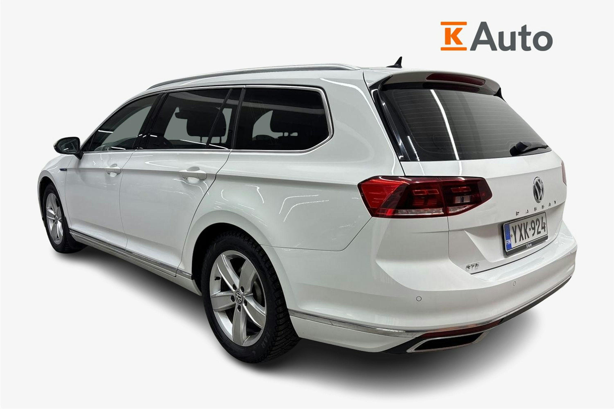 valkoinen Volkswagen Passat 2019 kuva 2.